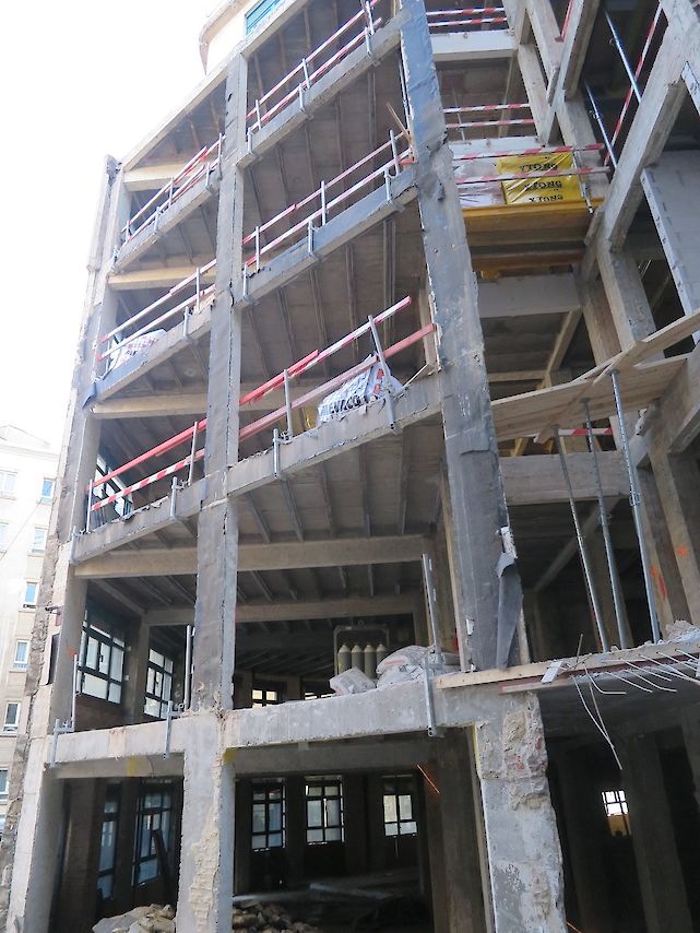 Verbouwing en uitbreiding kantoorgebouw tot handelsruimten en 64 appartementen Brussel